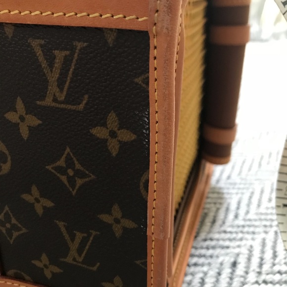 AUTH LV 40 SAC CHEIN NEVER USED STORED PERFECTLY. PURCHASED NEW BY ME! PRISTINE - Picture 5 of 8